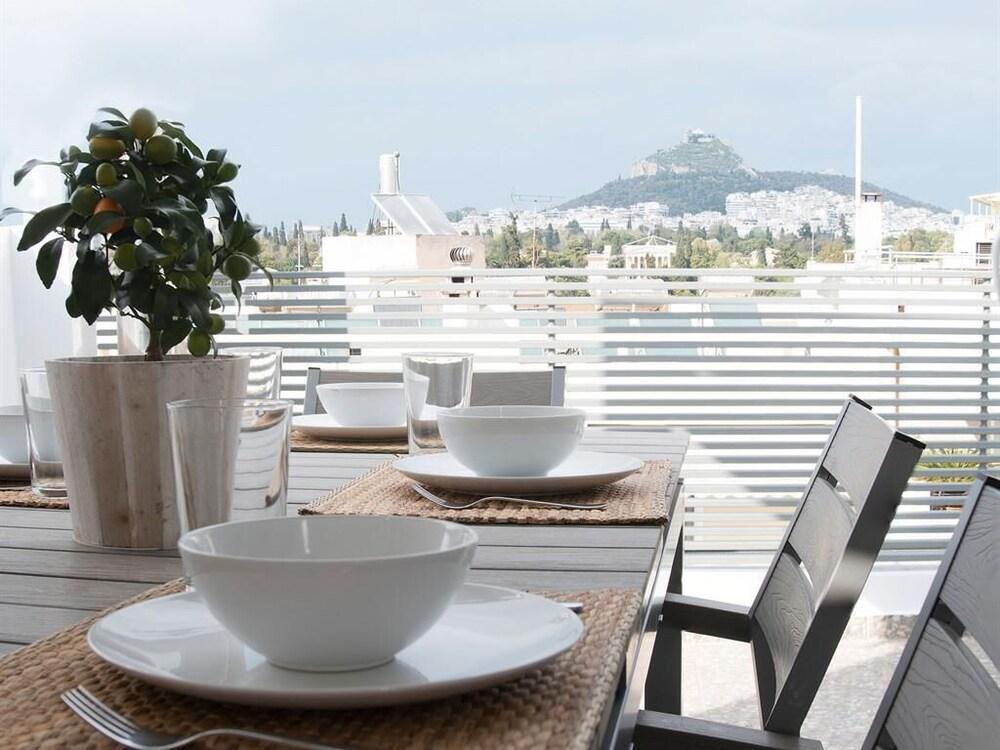 Petal Apartments Atene Esterno foto